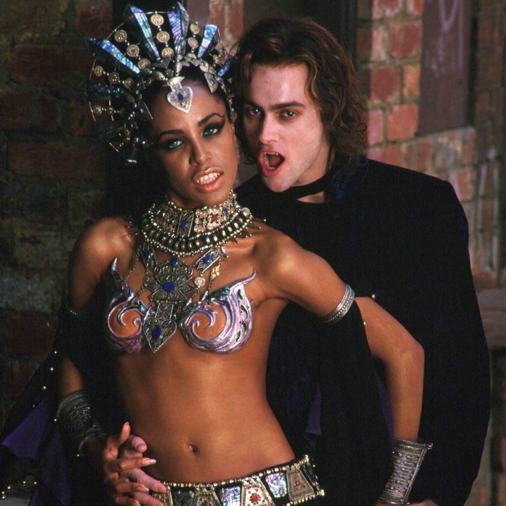 Queen of the damned with other vampire