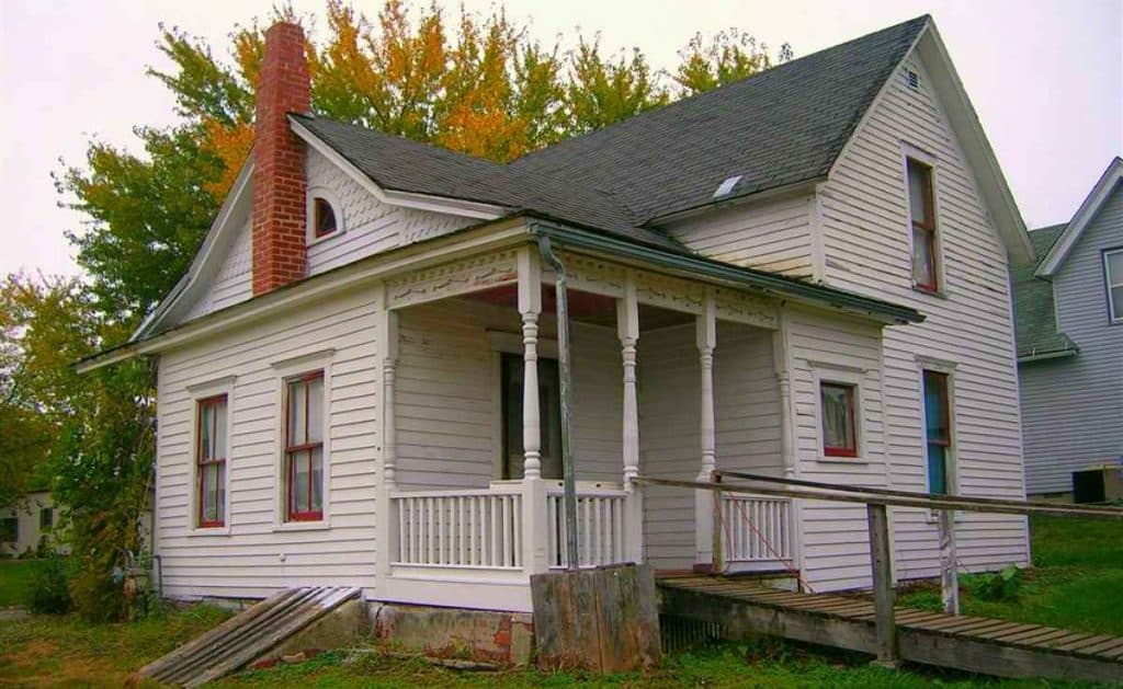 A white house thats creepy